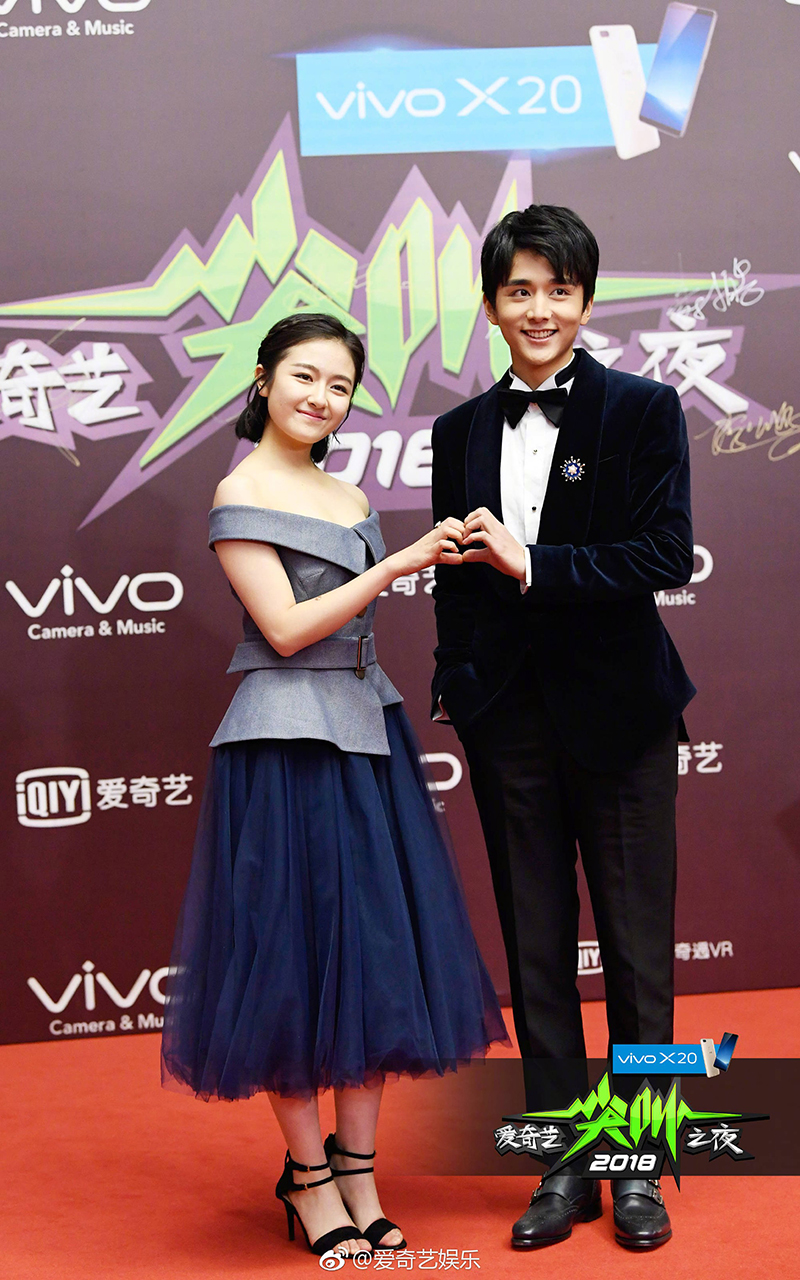 Thảm đỏ iQiYi: Dương Mịch cân cả dàn mỹ nhân Cbiz, bạn gái Trương Hàn nhan sắc ngày càng lên hương